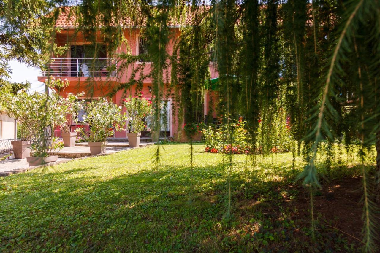 Studio 2 Golubac Luaran gambar