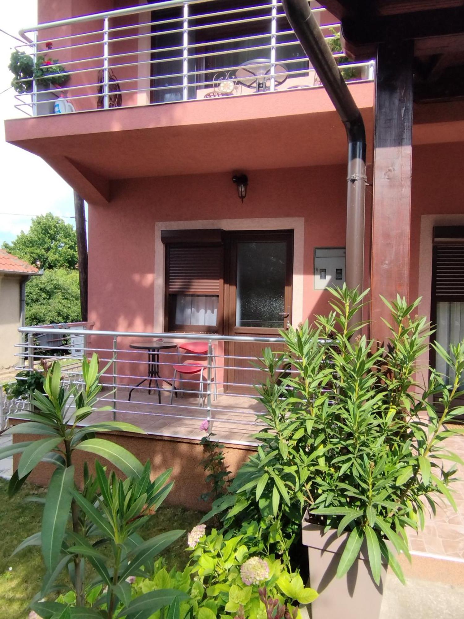 Studio 2 Golubac Luaran gambar